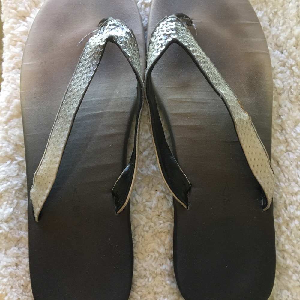 Gray & Silver Shiny Flip Flops & carrying case